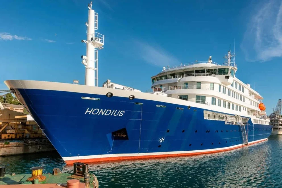 El barco partió desde Ushuaia rumbo a Cabo Verde.