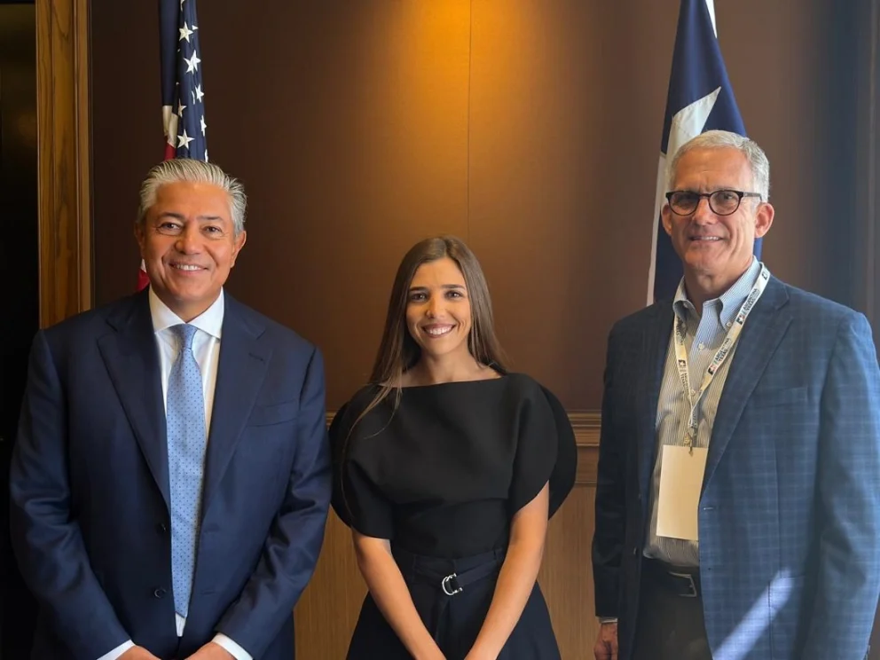 El encuentro del gobernador neuquino con la joven que viajara al espacio se realizó en Houston, Estados Unidos. Foto: X