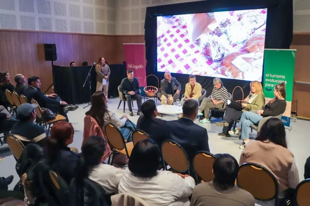 Testimonios sobre agroturismo en Neuquén y análisis de especialistas se dieron en el Encuentro realizado en el Centro de Exposiciones y Convenciones Domuyo. Foto: Neuquén Informa