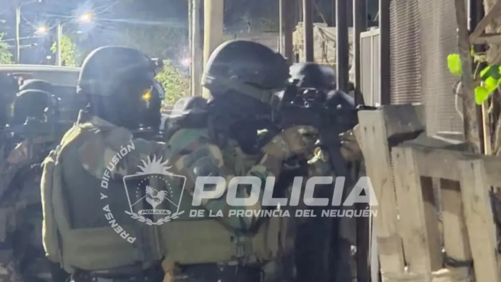 Los allanamientos se realizaron durante la madrugada de este miércoles. Foto: Policía de la Provincia del Neuquen.