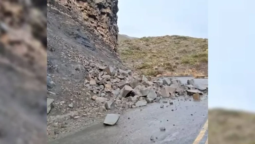 El desmoronamiento de rocas sobre la calzada. Foto gentileza.