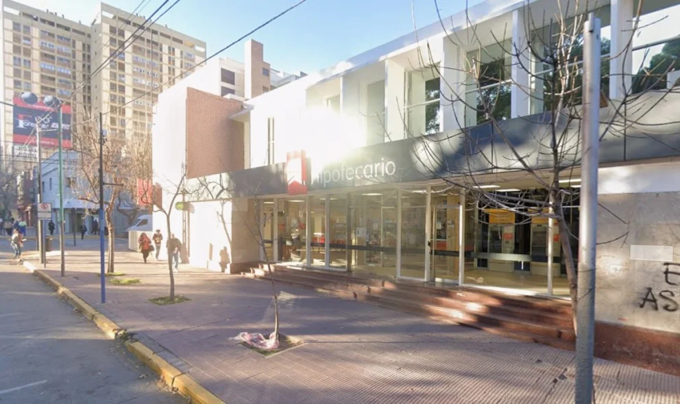 La sucursal neuquina del Banco Hipotecario verá afectada su atención por el paro dispuesto por el gremio La Bancaria. Foto: archivo