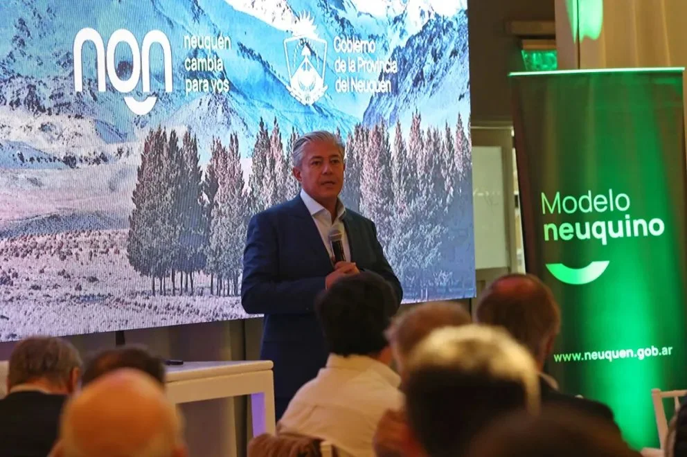 El mandatario provincial disertó en el encuentro “Generación de Empleo y Desarrollo” que reunió a los referentes de la Unión Empresarios Neuquinos (UEN). Foto: Neuquén Informa