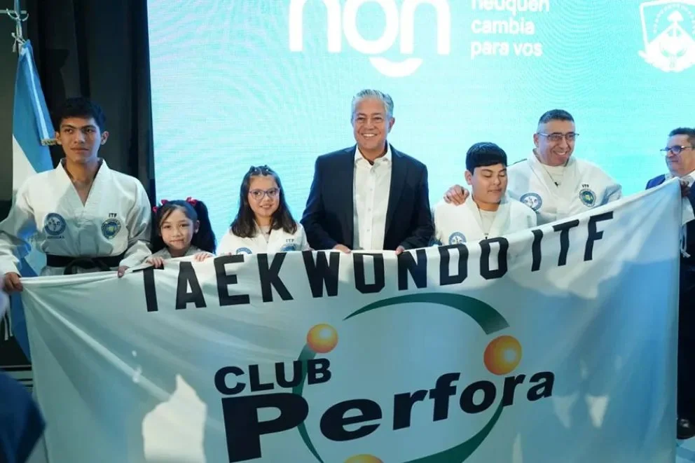 El Gobernador presentó esta mañana, la segunda parte del programa que beneficia a clubes. Foto: Neuquén informa.