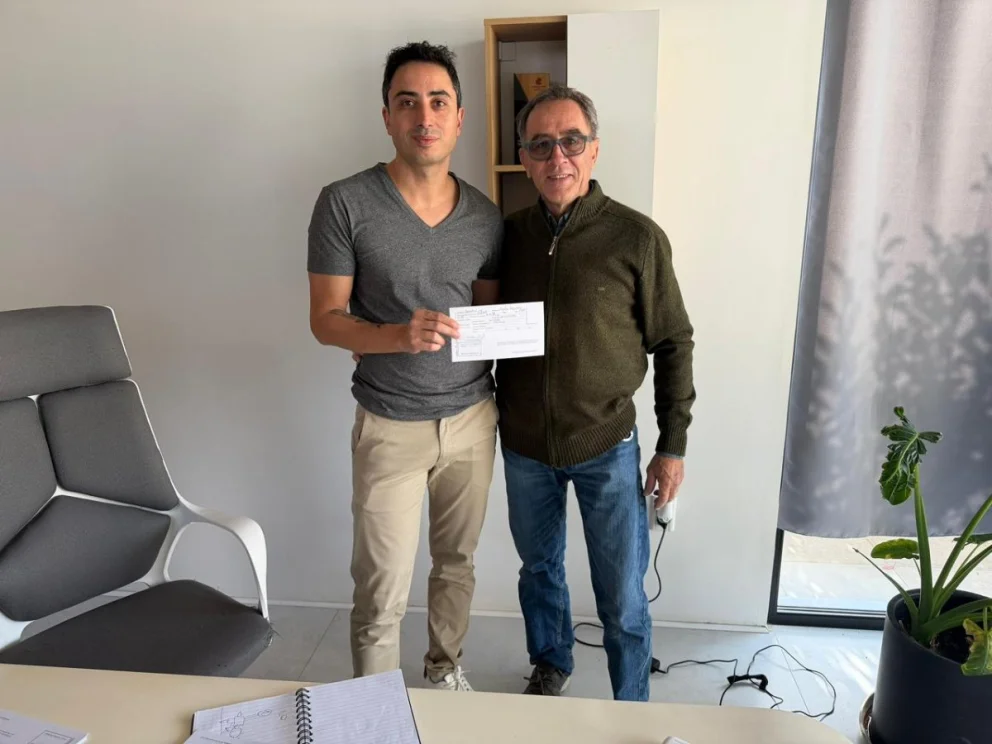 El Senador Enzo Fullone de La Libertad Avanza con el legislador Claudio Doctorovich.