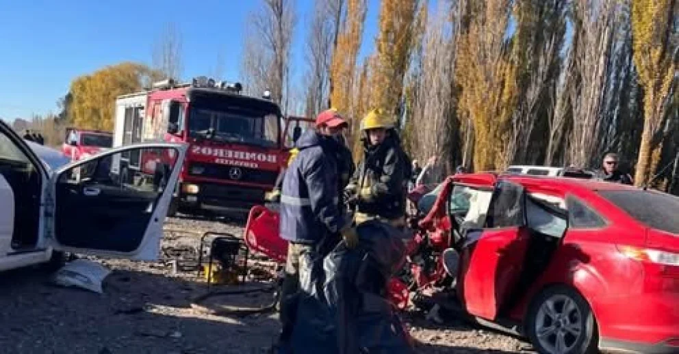 El impacto dejó los autos completamente destruidos. Foto: gentileza.