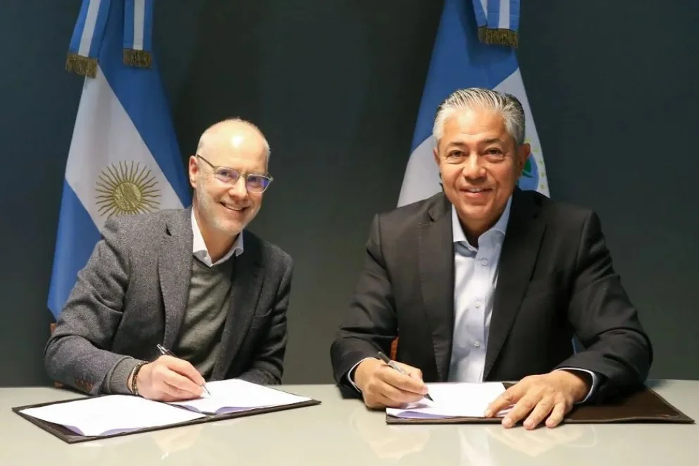 Rolando Figueroa junto a Peter Siegenthaler, director de la división del Banco Mundial para Argentina, Paraguay y Uruguay.