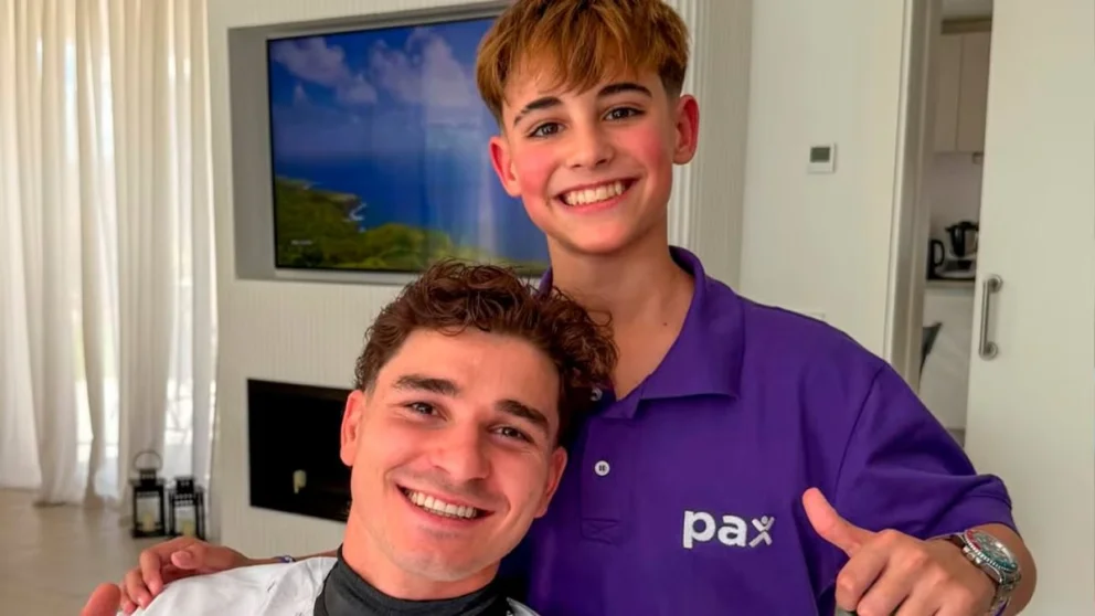 Julián Álvarez recibió a Gael en Madrid y le regaló una tarde inolvidable que incluyó corte de pelo y camiseta autografiada.