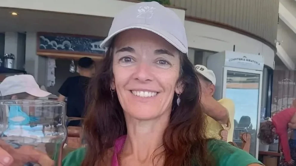 Ana Lía de 52 años, es de contextura delgada y tiene cabello largo hasta los hombres. Por cualquier información, comunicarse al 911 o al 103. Foto: gentileza.