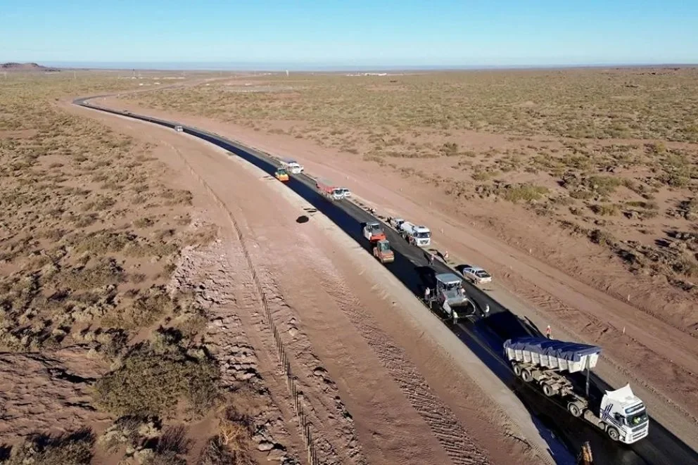 La obra de pavimentación tendrá una extensión total de 116 kilómetros, desde Punta Carranza hasta el empalme con la ruta nacional 40 en Auquinco. Foto: Neuquén Informa