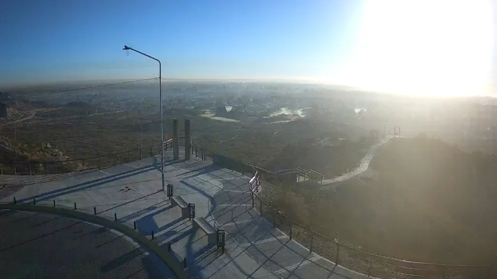 Cómo estará el tiempo en Neuquén y toda la provincia este martes 19 de mayo. Foto: captura cámara Municipalidad de Neuquén. 