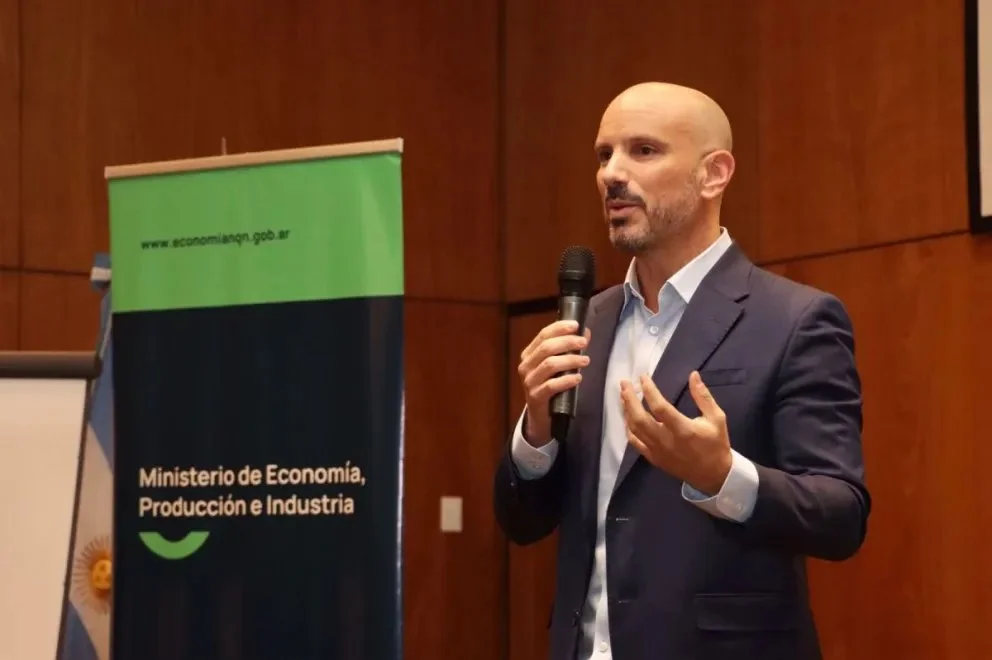 Señaló que el crecimiento demográfico obliga a planificar nuevos servicios e infraestructura.