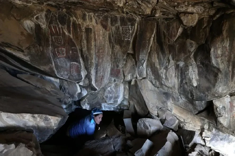 Una pobladora de la zona alertó a los científicos de Patrimonio Cultural del Neuquén sobre el contenido de las dos cuevas. Foto: Neuquén Informa.