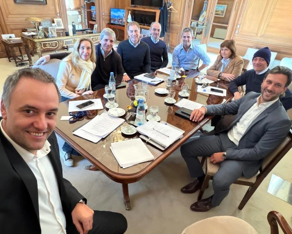 La reunión de la mesa política del gobierno nacional, encabezada por Manuel Adorni, analizó el tránsito legislativo de los proyectos enviados. Foto: Presidencia