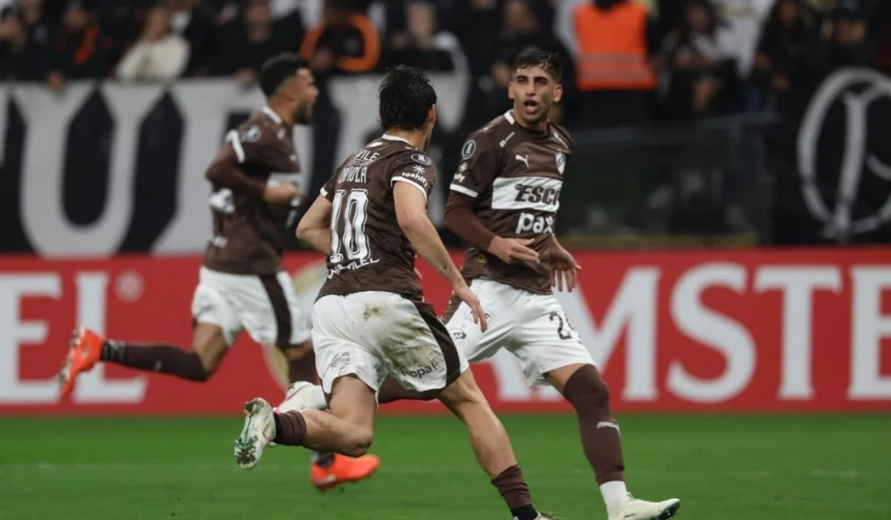 Platense ganó en Brasil y se clasificó a octavos de final de la Copa Libertadores.
