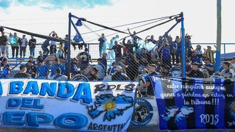 La hinchada del león neuquino. Foto: archivo