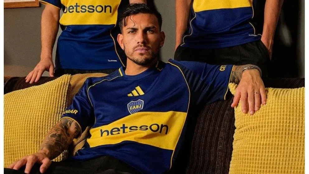 El Xeneize presentó su nueva camiseta en homenaje a los 25 años de la consagración en la Copa Libertadores 2001. Foto: @Boca