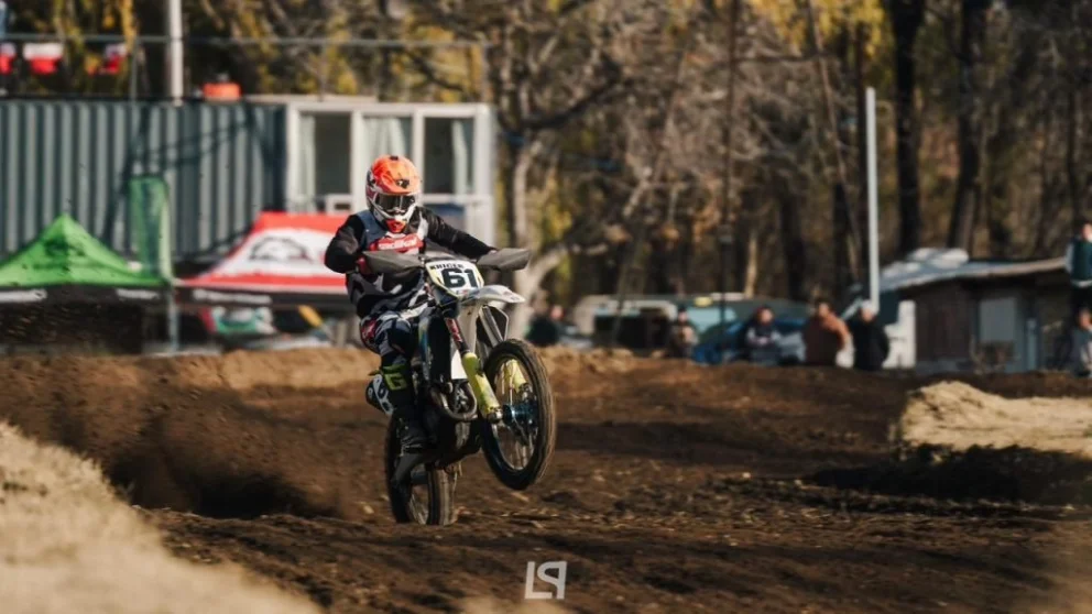 Nahuel Kriger rugió fuerte en el circuito reginense y ratificó su vigencia en el motocross. Foto: gentileza