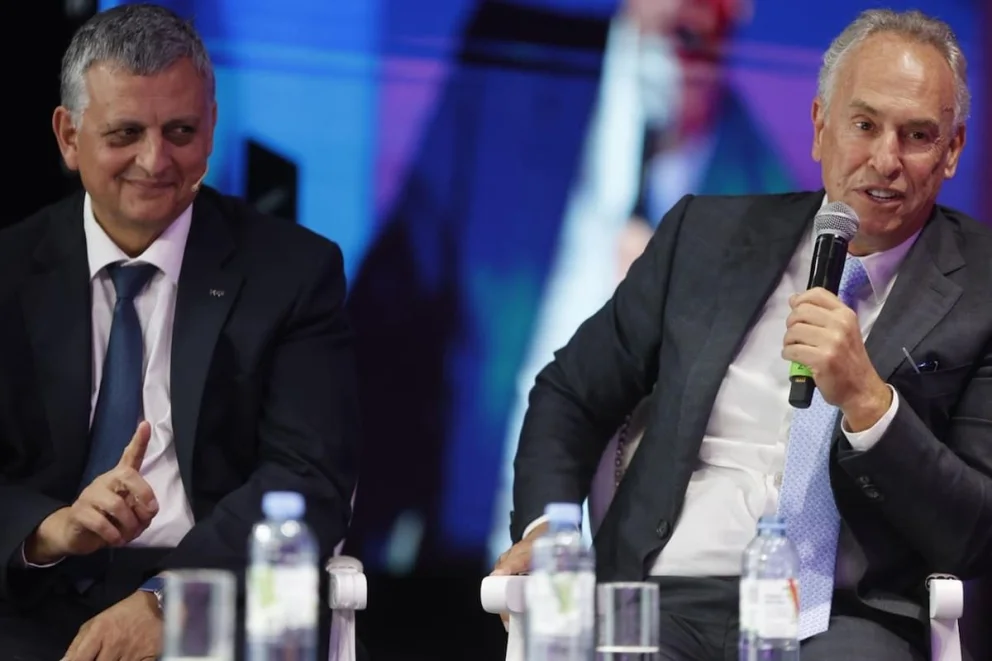El presidente de YPF, Horacio Marín, y el titular de Pampa Energía, Marcelo Mindlin defendieron el impacto de Vaca Muerta en empleo e inversiones durante un foro económico.