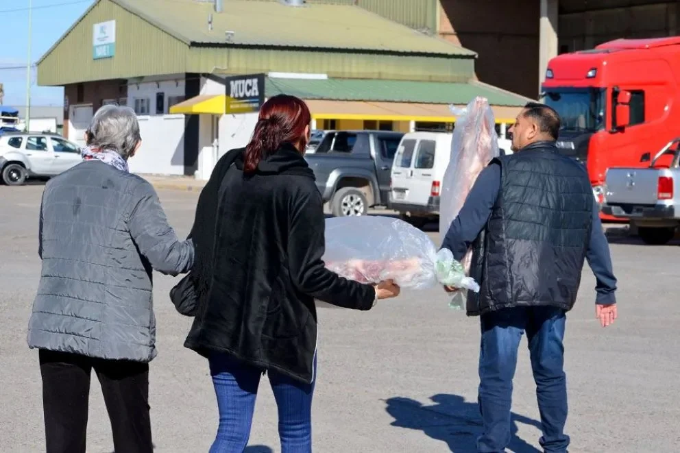 Los chivitos del norte neuquino fueron furor en el Mercado Concentrador.