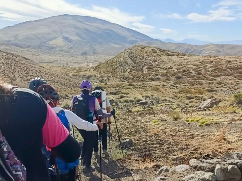 Los circuitos de Taquimilán combinan historia minera, termas y espeleología en el Alto Neuquén.