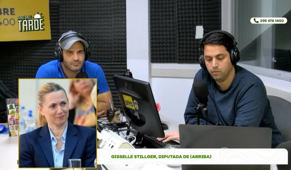 La diputada provincial Giselle Stillger realizó declaraciones en el programa "Más vale tarde", conducido por los periodistas Juan Pablo Iozzia y Lucas Hernandorena, por AM Cumbre 1400. Foto: captura de video Cumbre Stream.