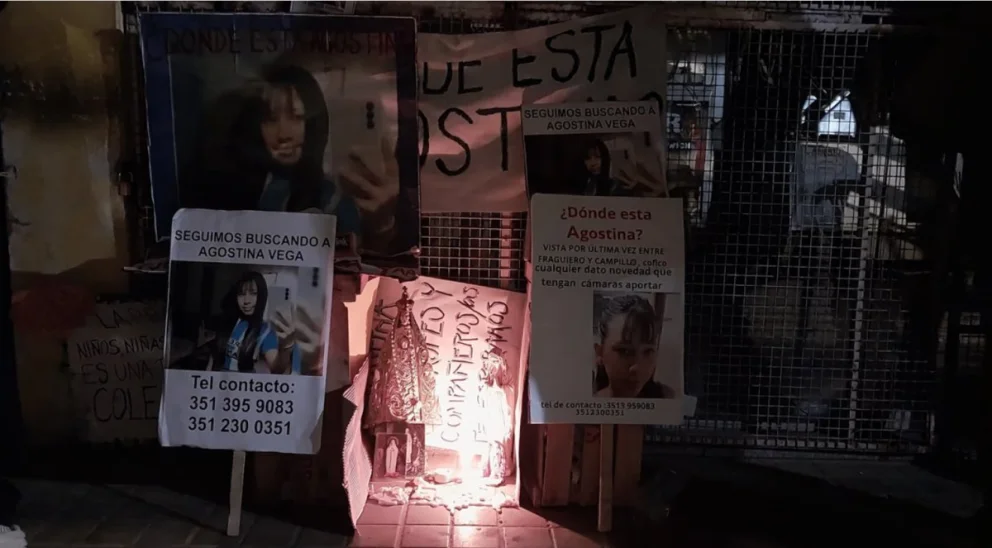 La concentraron se realizó en el barrio General Mosconi y se trasladó durante la noche al Destacamento Policial Juan Pablo II. Foto: Agencia NA