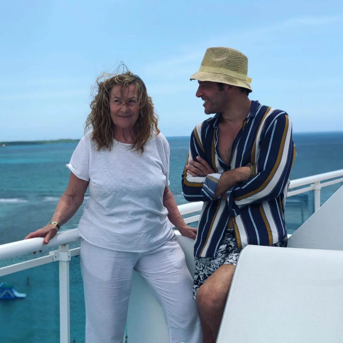 Con su mam&aacute; Azucena, amiga y compa&ntilde;era de sue&ntilde;os.