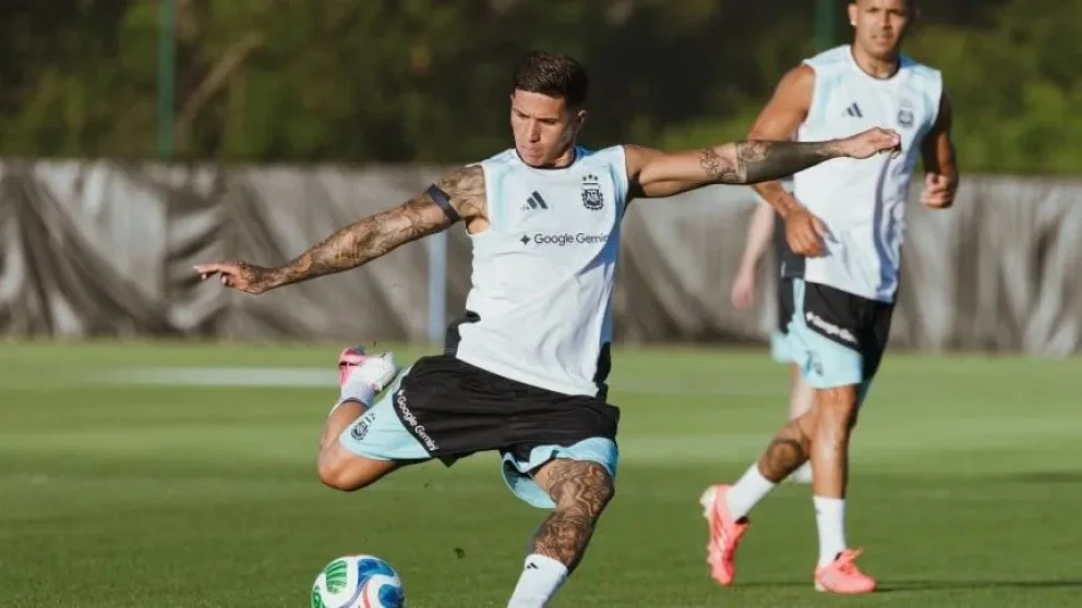 Enzo Fernández en el último entrenamiento de la Selección. Foto: @afaseleccion 