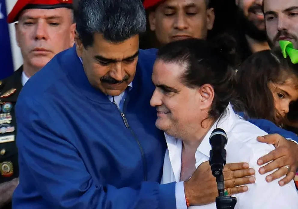 El hombre que Nicolás Maduro llamó "héroe nacional" en 2023, al recibirlo en Caracas tras un controvertido canje de prisioneros, fue arrestado apenas dos años después en una operación conjunta entre la inteligencia venezolana y el FBI.