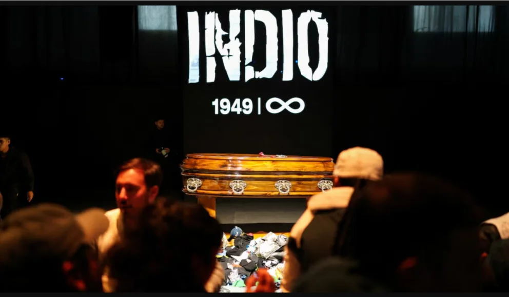 Miles de personas participaron del velatorio del Indio Solari en Villa Domínico.