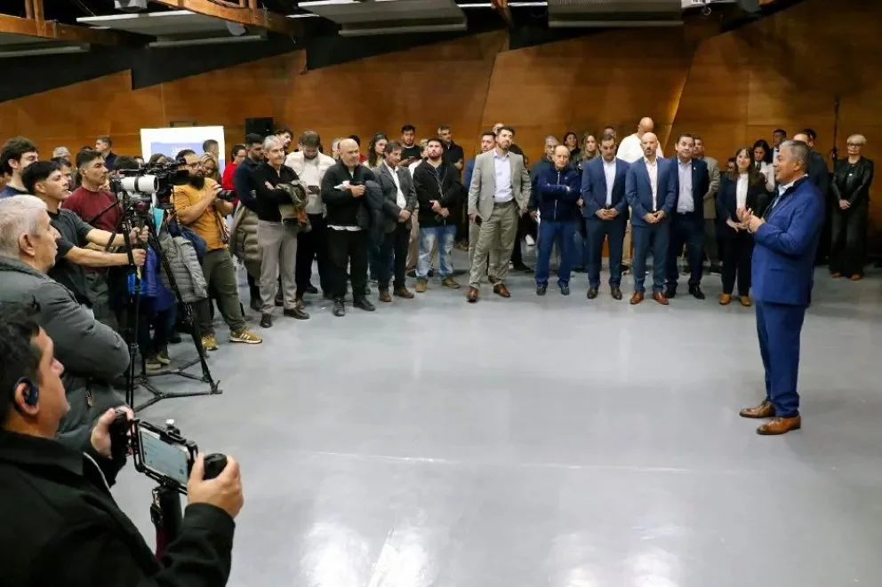 Lo anunció este lunes en un agasajo por el Día del Periodista.