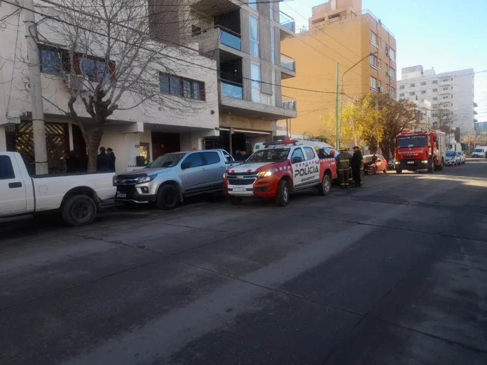Conmoción en pleno centro de la ciudad de Neuquén. Foto: Juan Berón