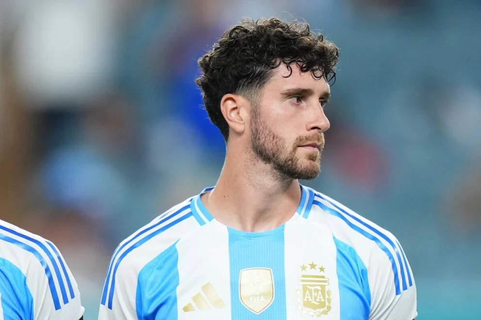 El flamante refuerzo del Tottenham Marcos Senesi.