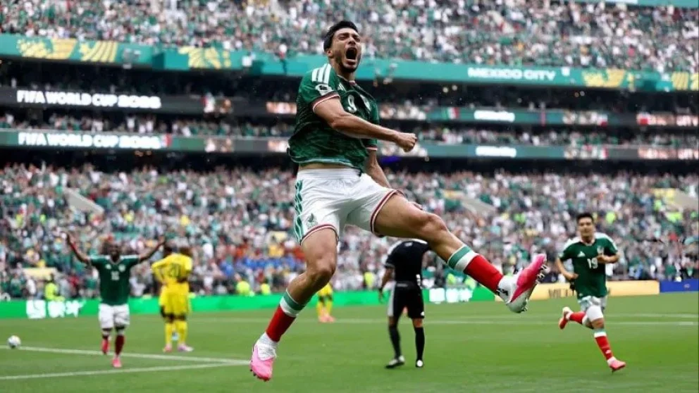 Goles de Quiñones y Raúl Giménez. Foto: archivo