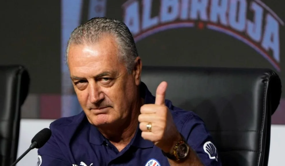 Gustavo Alfaro emocionó a todos en la conferencia de prensa previa al debut de Paraguay en el Mundial 2026. Foto: AP