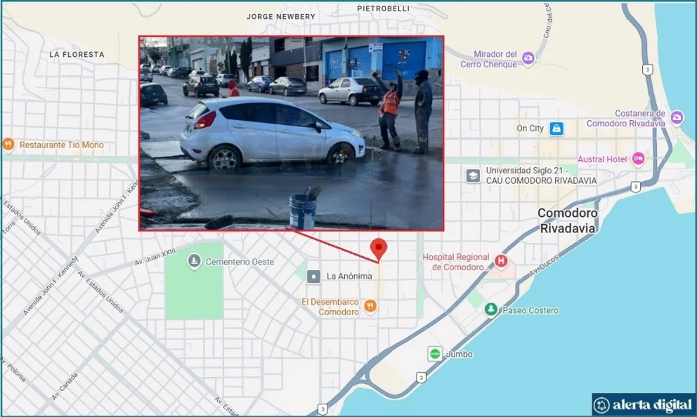 El gesto del trabajador que recién terminaba de alisar el cemento es elocuente. Foto: Google Maps/gentileza