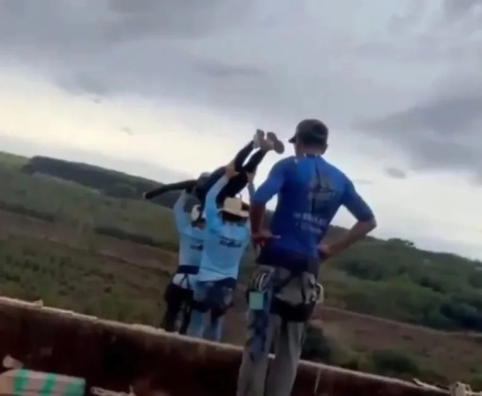 Videos difundidos en redes muestran que la cuerda permanecía sobre el puente al momento del salto.