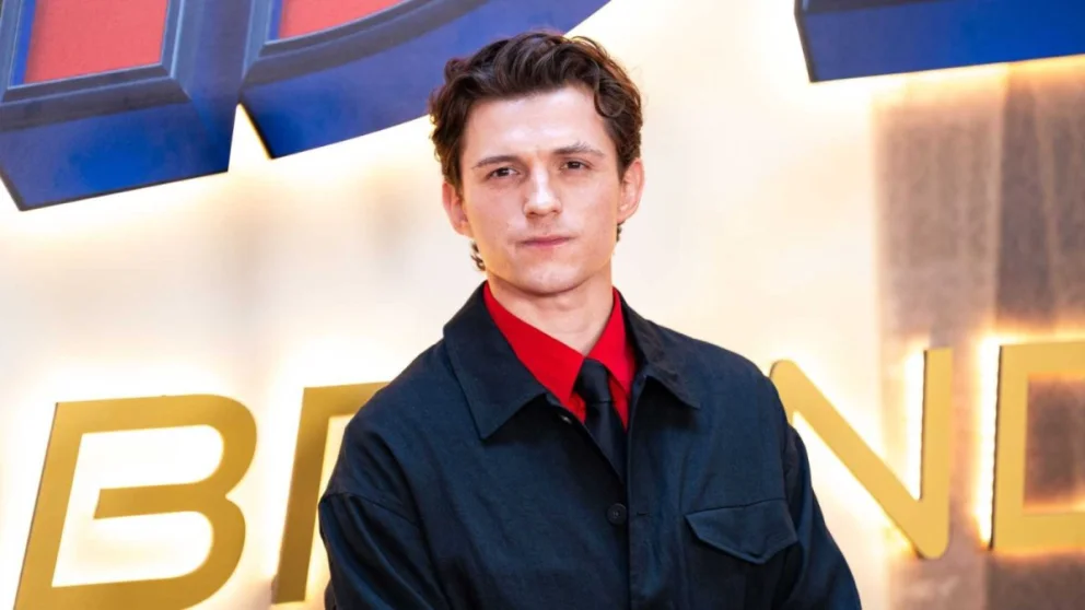 Tom Holland y Zendaya posaron combinados en Madrid tras oficializar su matrimonio.