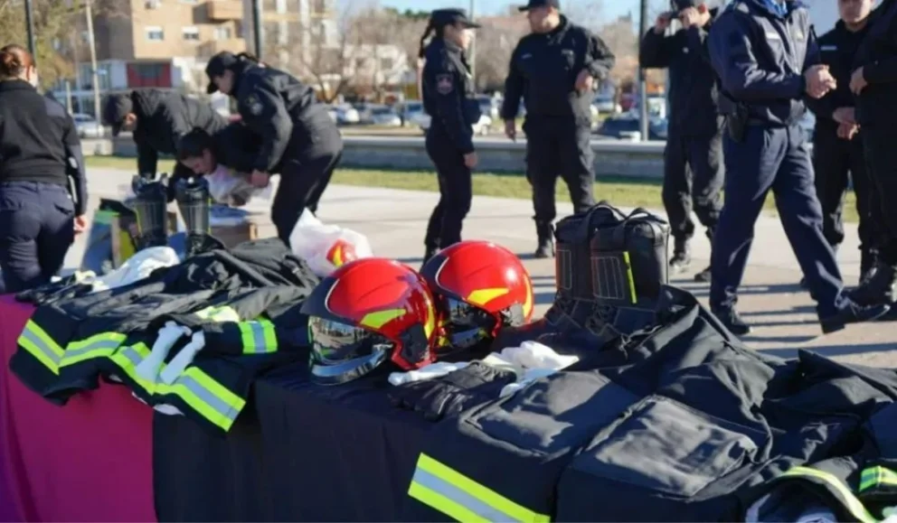 Equipamiento para Bomberos de Neuquén. Foto: Prensa Provincia