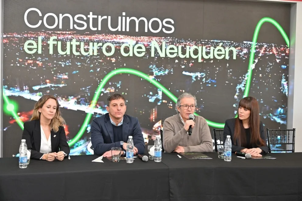 El presidente de CALF, Marcelo Severini, y el socio gerente de Nippon Car, Edgardo Aguirre, junto a titulares de áreas de ambos sectores, presentaron el programa conjunto. Foto: Prensa CALF