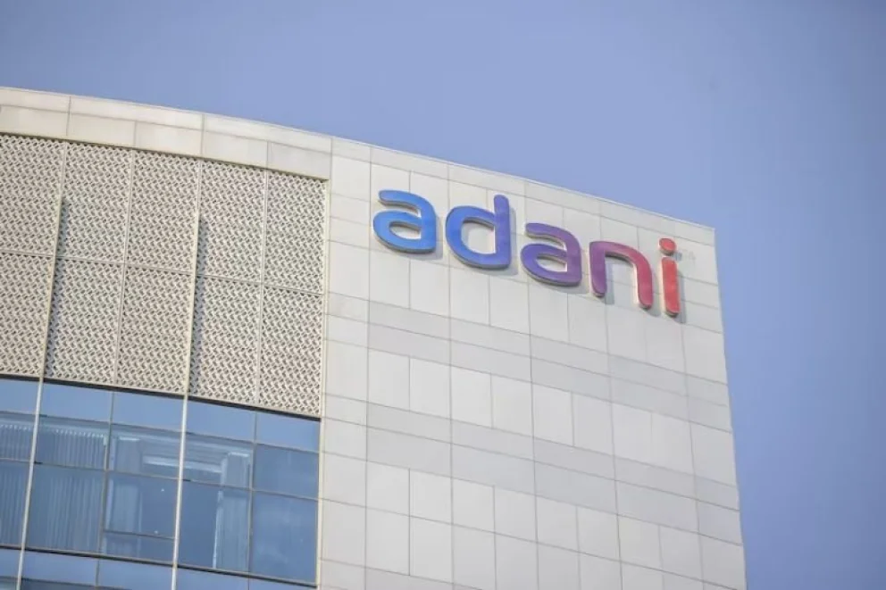 El conglomerado liderado por Gautam Adani participará en el proyecto Southern Energy en Río Negro, clave para exportar gas de Vaca Muerta al mundo.