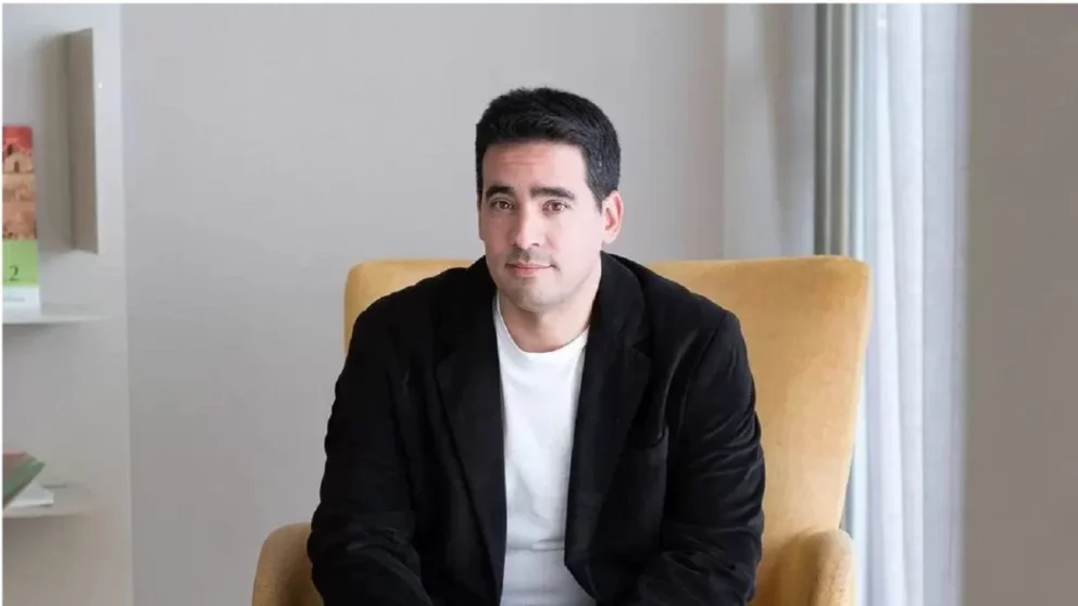 El flamante vocero, Adrián Ravier.