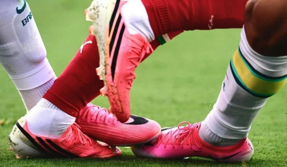 ¿Por qué todos los botines son fucsia en el Mundial 2026? Foto: TVP