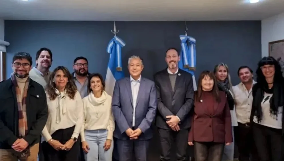 El gobernador se reunió con las nuevas autoridades de la UNCO. Foto: Gentileza. 