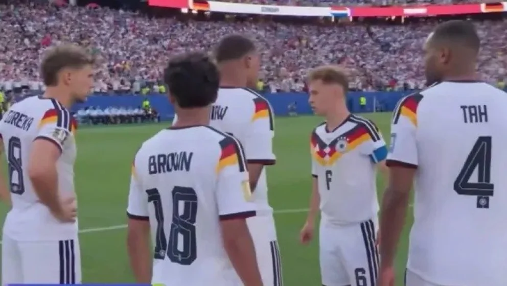 El capitán preguntó y todos se negaron. Foto: captura