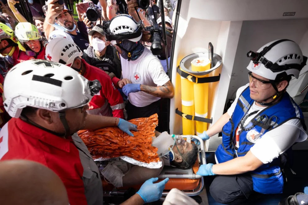 Hernán Gil se ha convertido en la cara de la esperanza de los terremotos en Venezuela. Foto: gentileza.