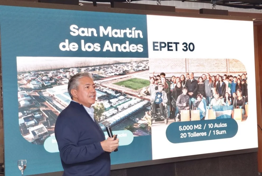El mandatario neuquino reunió a intendentes, funcionarios y representantes de las localidades del sur provincial. Foto: X