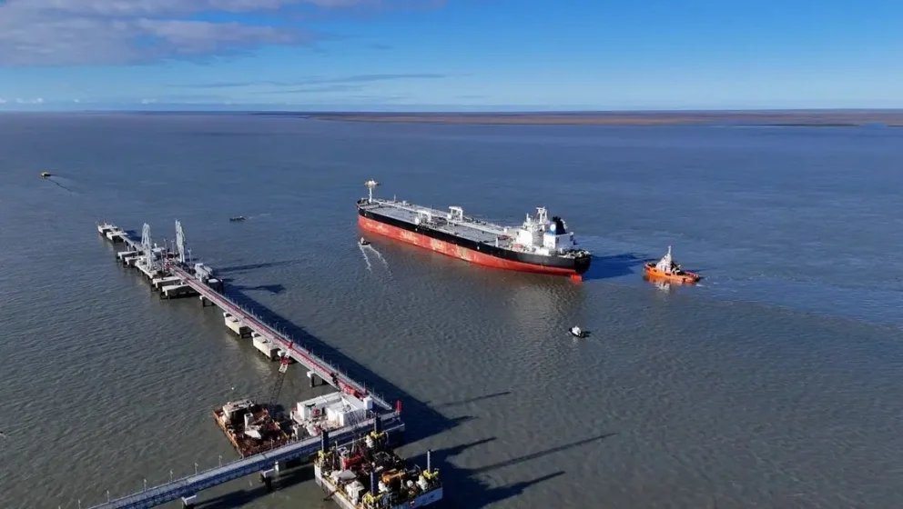 El puerto del sur bonaerense se posiciona como una de las principales puertas de salida del petróleo argentino hacia los mercados internacionales.