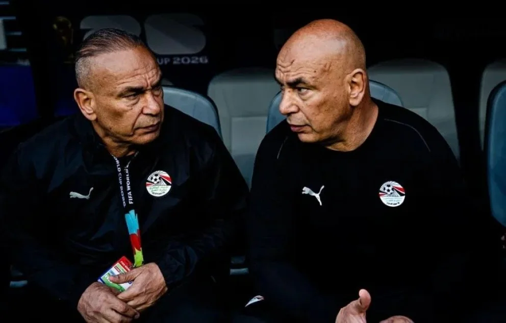 Ibrahim Hassan (izquierda) junto a su hermano Hossam Hassan, técnico de la selección de Egipto. Foto: archivo